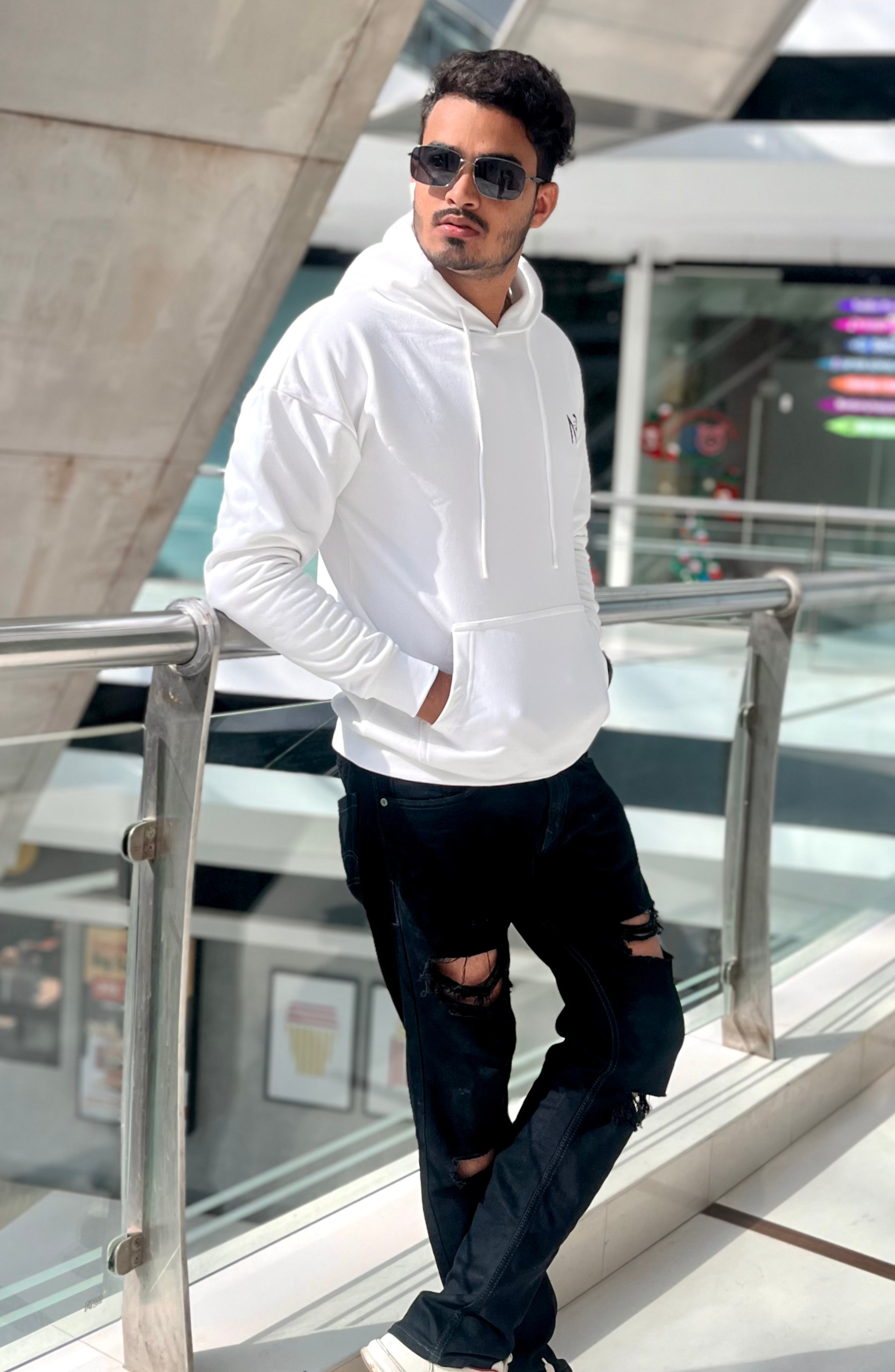 Men's Oversized Hooded Sweatshirt in Premium Cotton for Comfort and Style