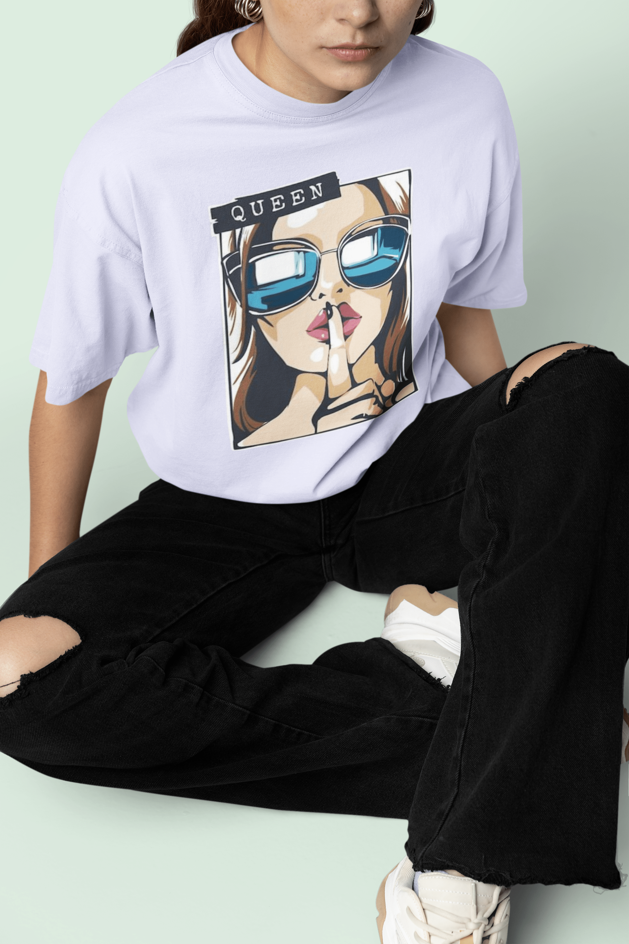 Queen Oversized T-Shirt for Women – Comfort Meets Style.